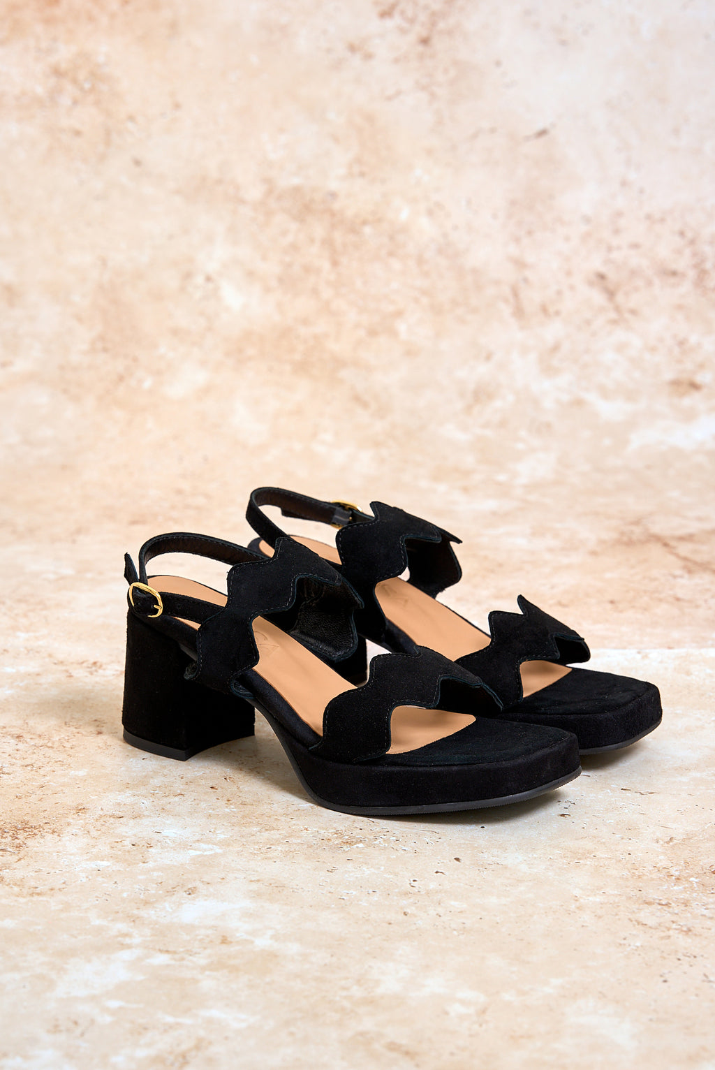 Wavy Heel Bossa Black